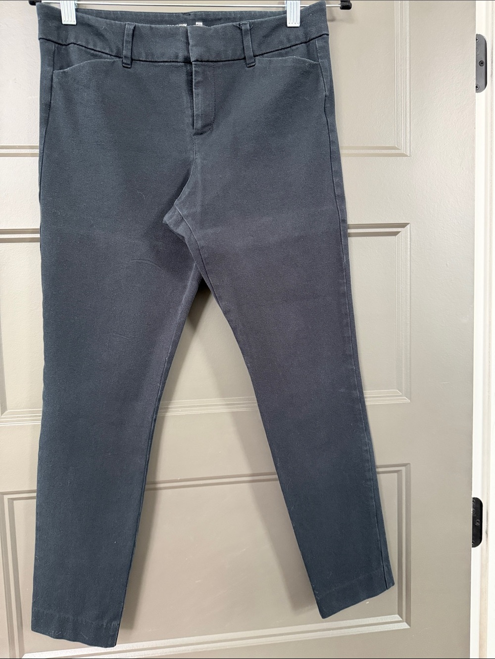 Old Navy Women's Pixie Ankle Pants in Charcoal